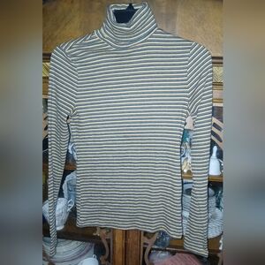 LEVIS xs Turtleneck